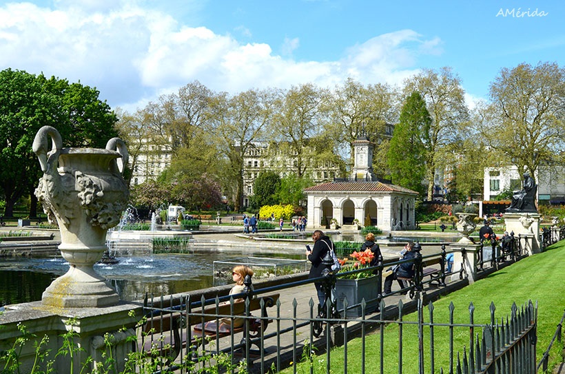 Jardines de Agua Italianos (italian water gardens), Estatua en memoria de Edward Jenner