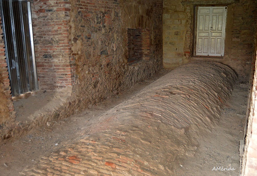 Parte superior del búnker construido durante la Guerra Civil Antigua escuela de capataces